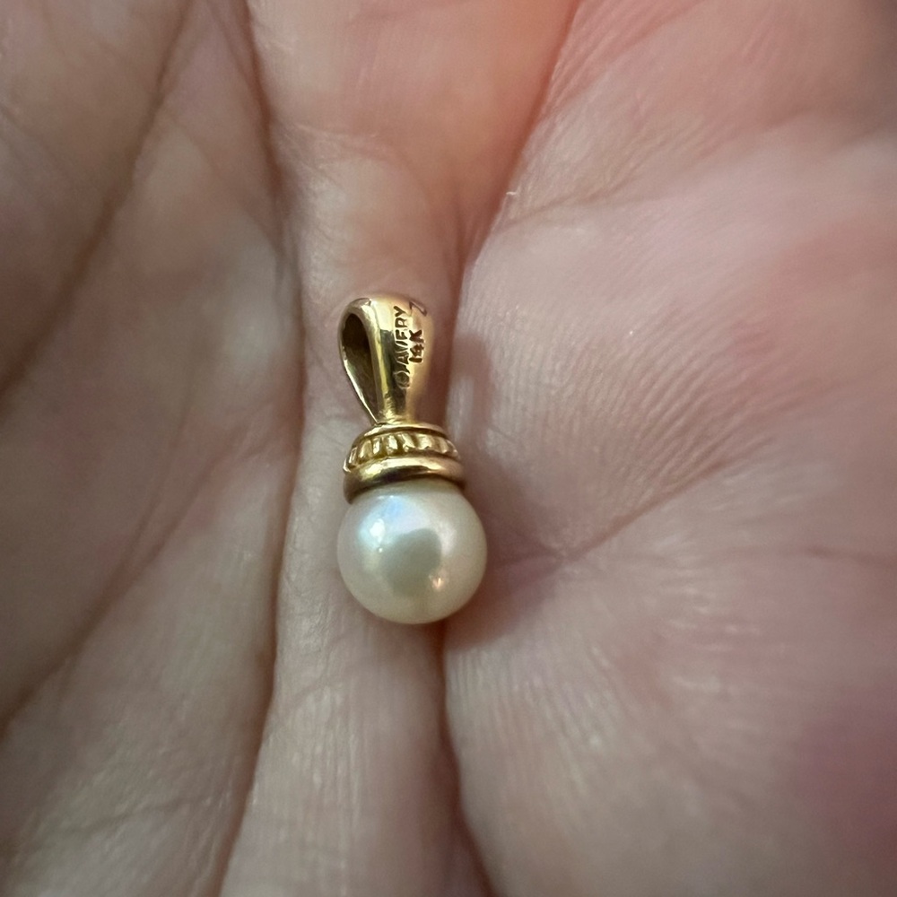 James Avery 14k gold retired pearl Pendant